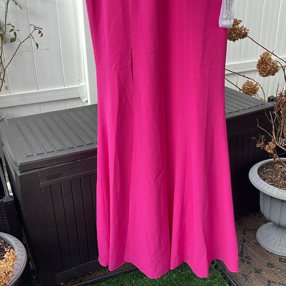 Dress The Population - Iris High Slit Evening Gown - Bright Fuschia Size Medium - Picture 5 of 13